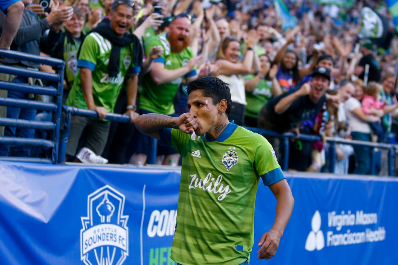 Raúl Ruidíaz anotó un gol e igualó a Javier 'Chicharito' Hernández como máximo artillero de la MLS 2021.
<br>