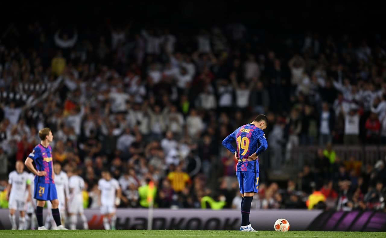 Hristo Stoichkov explota por venta de boletos a afición del Frankfurt 