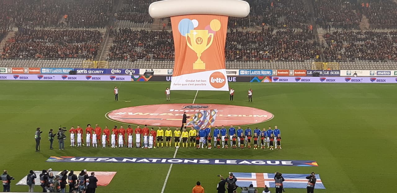 Sin duda, el ambiente era el ideal para este partido entre el líder del grupo y el último del mismo.