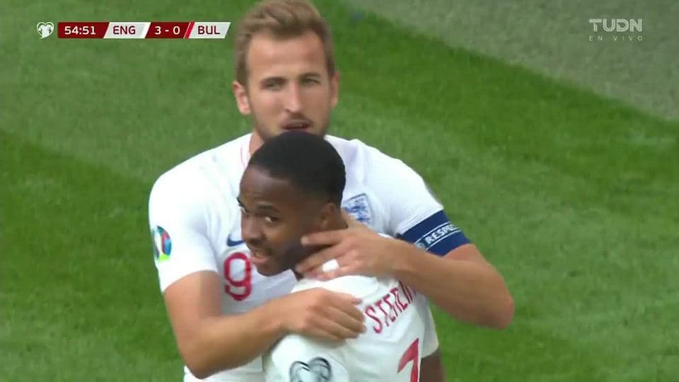 ¡GOOOL! Raheem Sterling anota para England
