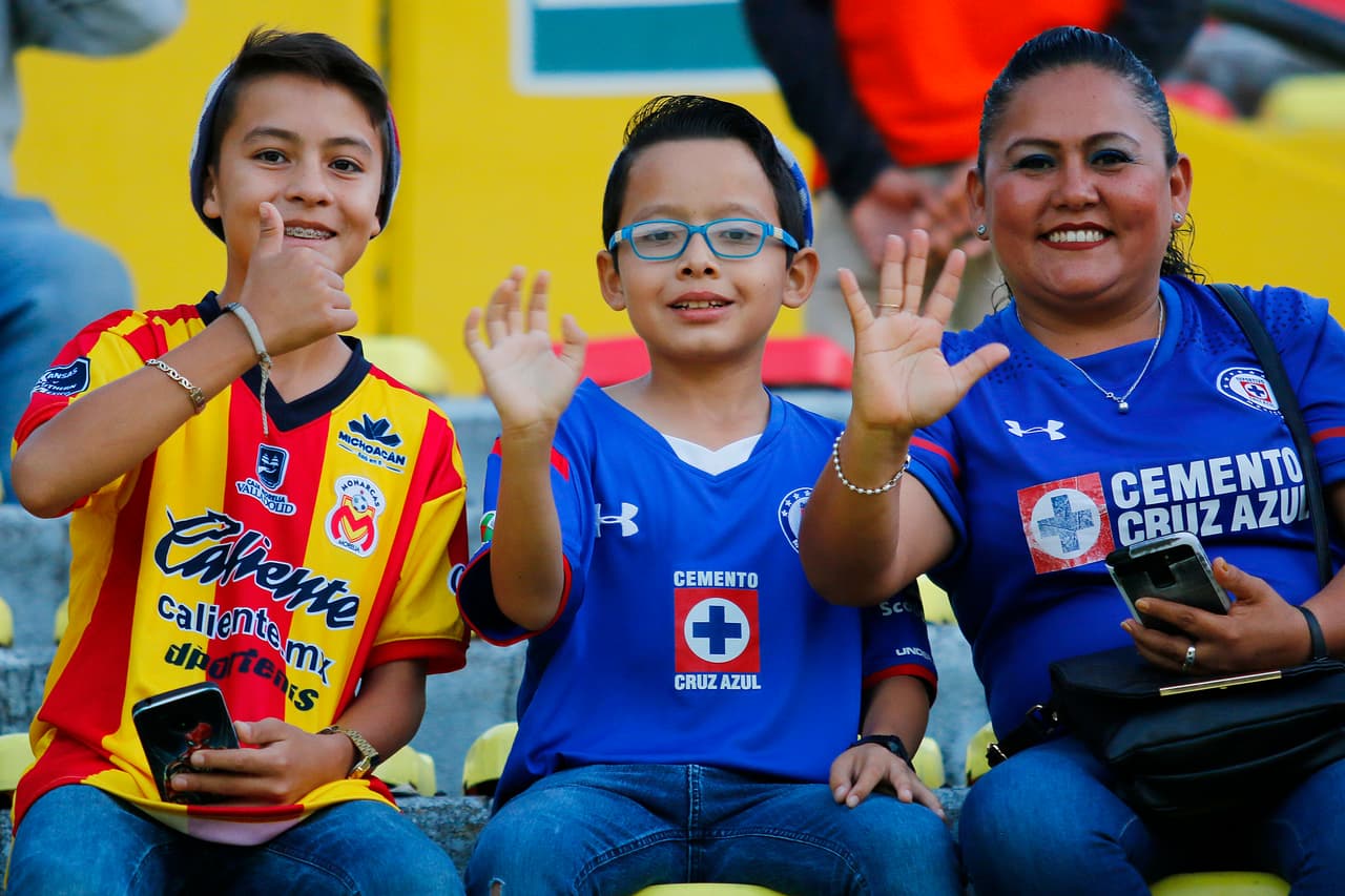 El colorido vistió el estadio Morelos para el partido entre Monarcas y Cruz Azul, duelo de la Jornada 17 clave con miras a los últimos cupos de la Liguilla del Apertura 2018.