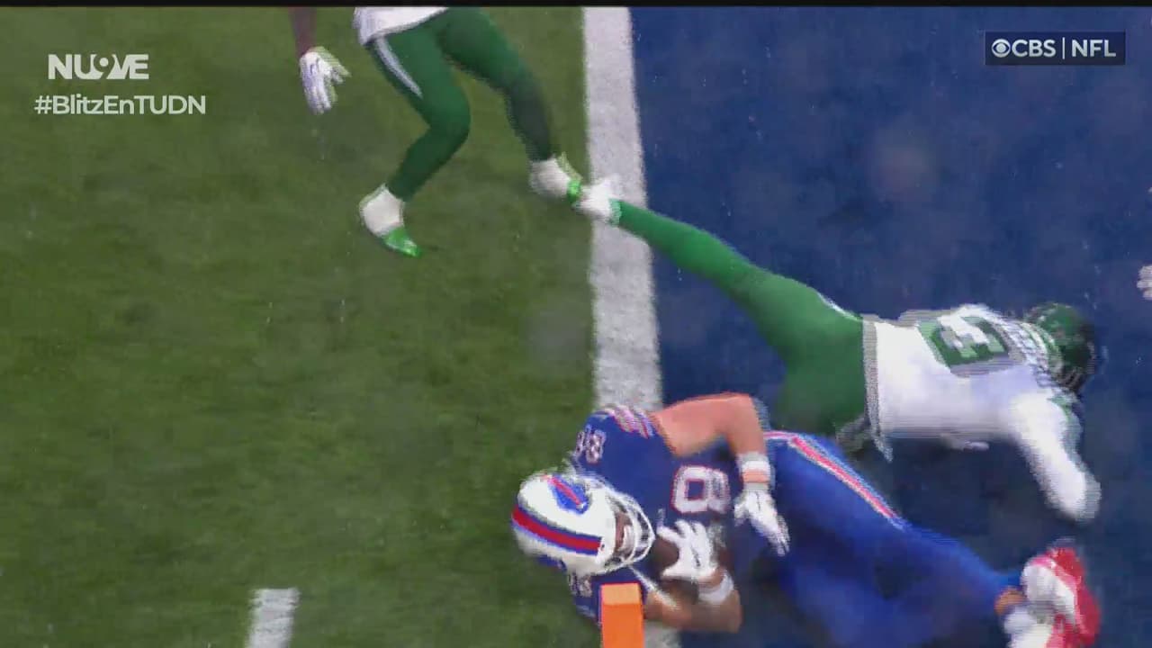 ¡Dramática entrada! Dawson Knox salta y hace un giro para poder anotar