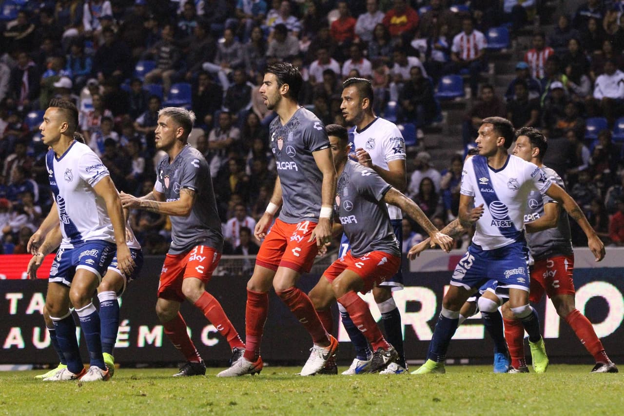 Con doblete de Christian Tabó y Lucas Cavallini, la Franja de Puebla goleó a Necaxa en el Estadio Cuauhtémoc en el arranque de la Jornadaa 19.