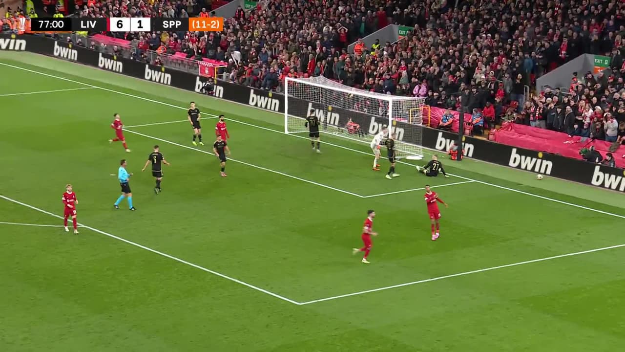 ¡TIRO ATAJADO! disparo por Cody Gakpo.