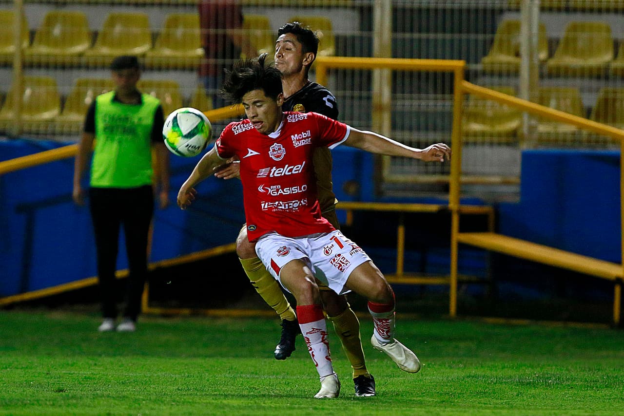 Durante los primeros 20 minutos de partido ninguno de los dos equipos fue capaz de generar daño.