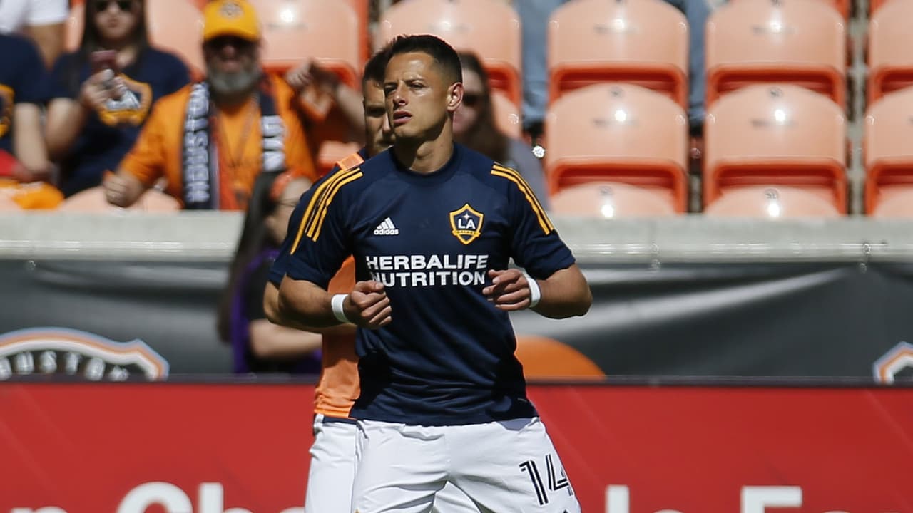 De último minuto, Chicharito queda fuera del duelo ante Sporting KC