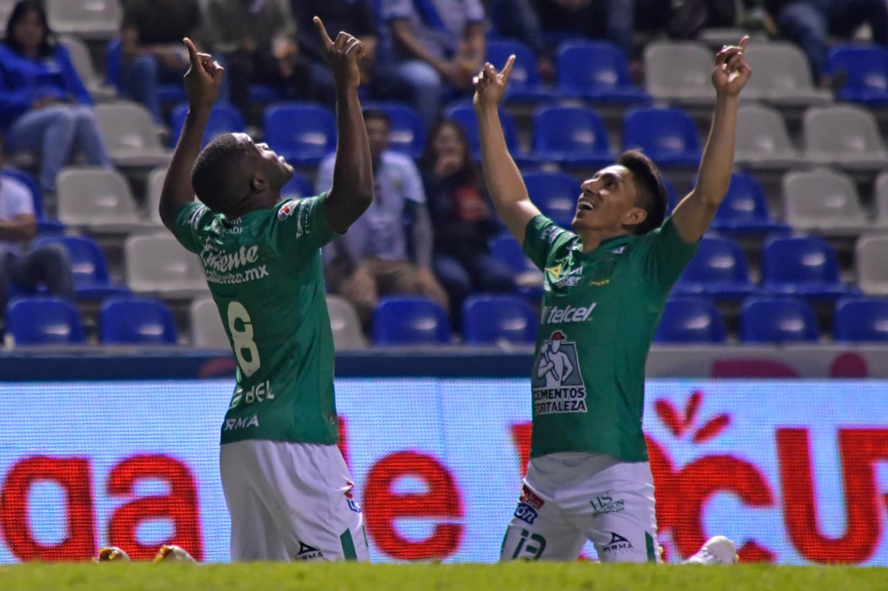 Joel Campbell (izquierda) anotó su primer gol del 
<a href="https://www.univision.com/deportes/futbol/liga-mx/*">Clausura 2019</a>, el 3-0 del León al minuto 52' con un buen remate dentro del área.
