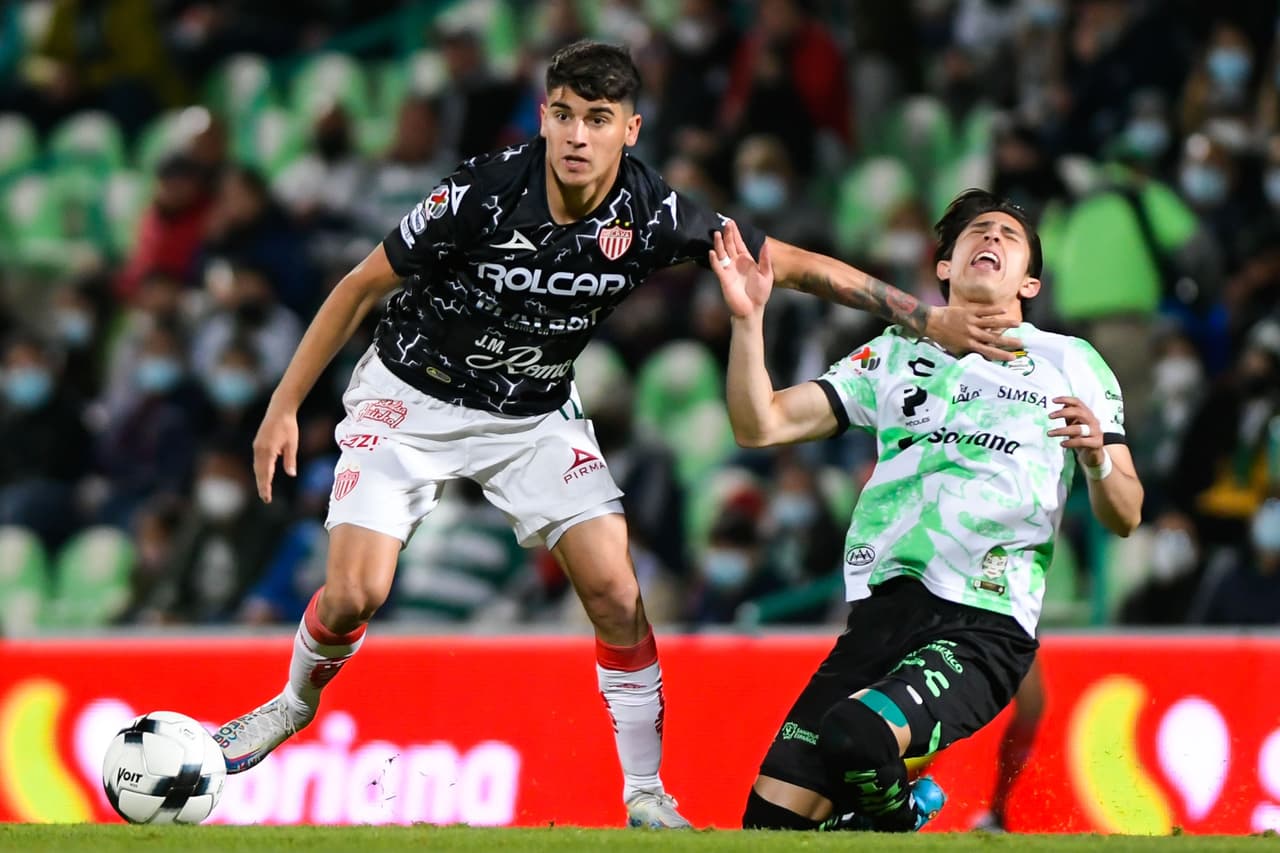 Necaxa se aprovechó de un equipo de Santos que no vive un buen arranque de temporada y los goleó a domicilio.