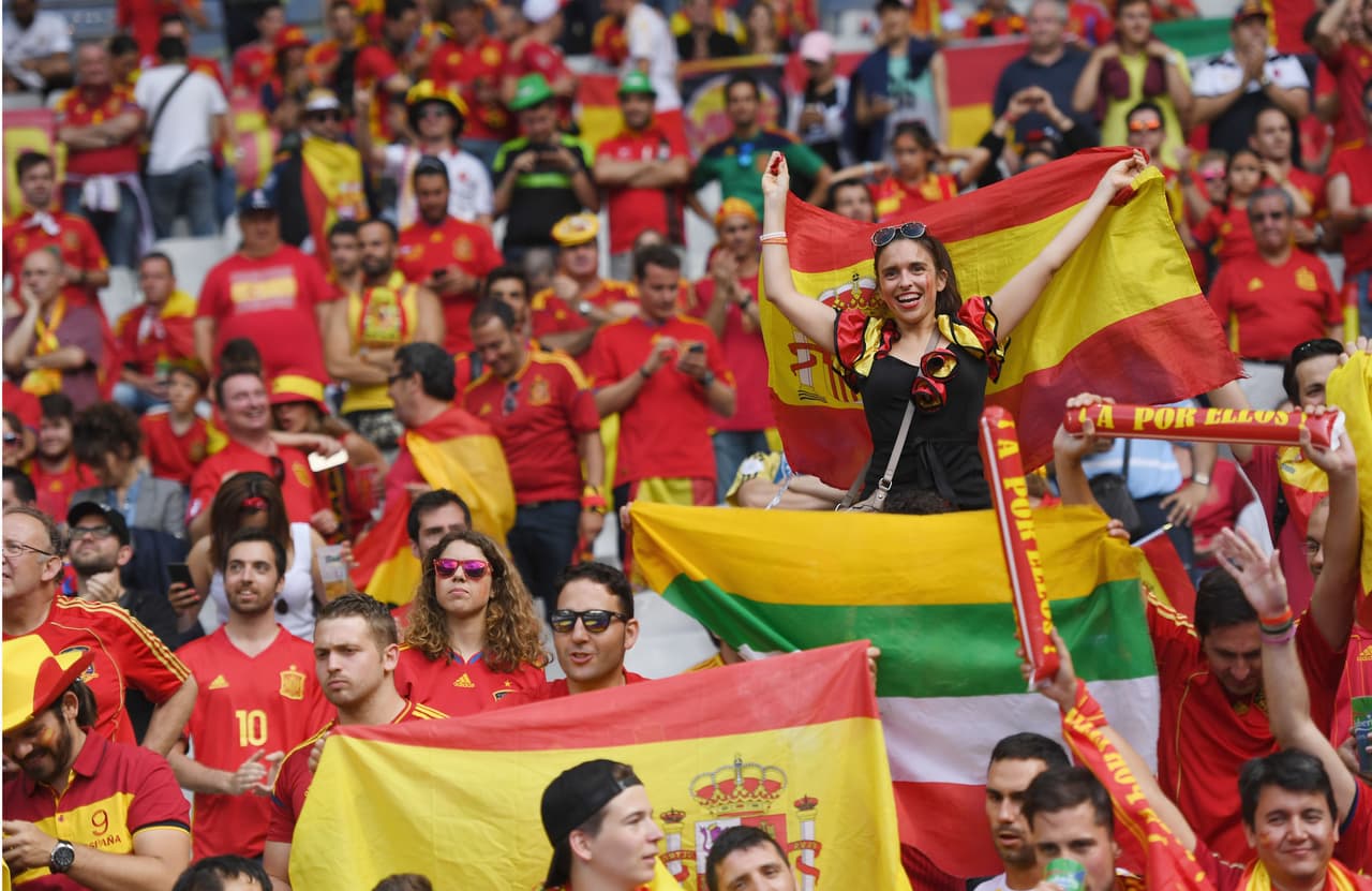 En la última fase de octavos de final, los fanáticos demostraron la pasión a sus colores entre cánticos, porras, gritos, desesperación y euforia.