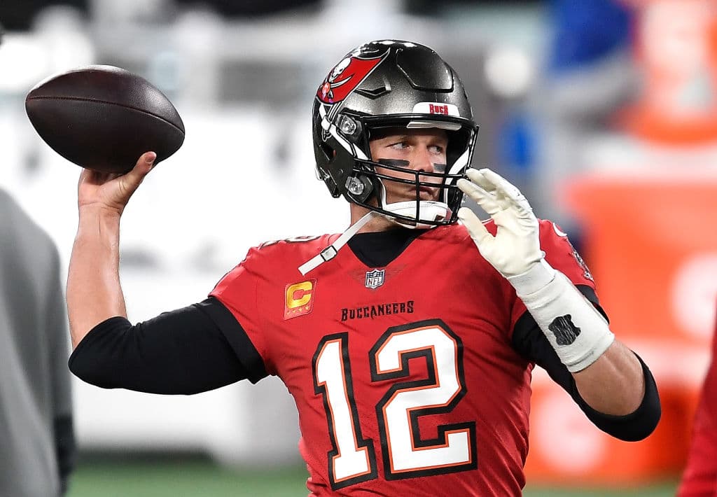 En enero de 2021 un jersey de juego de la leyenda 
<b>Tom Brady fue vendida por $480,000</b>.
<br>
<br>Más tarde, a finales de ese mismo año, una camiseta de Brady autografiada y usada en un juego en octubre se vendió por $320,500. Los fondos se destinaron a organizaciones benéficas (en este caso, la Fundación TB12 de Brady).