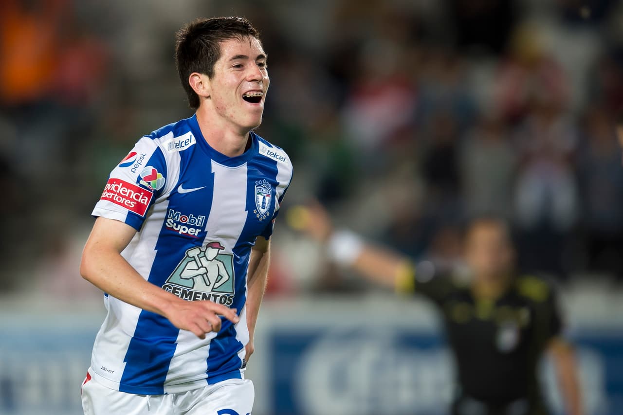 Marco Bueno (México) - el dueño de este registro en la Liga MX es del actual delantero del Everton de Chile. Cuando jugaba para el Pachuca, en el 2012, marcó en el torneo con solo 17 años, 9 meses y 15 días.