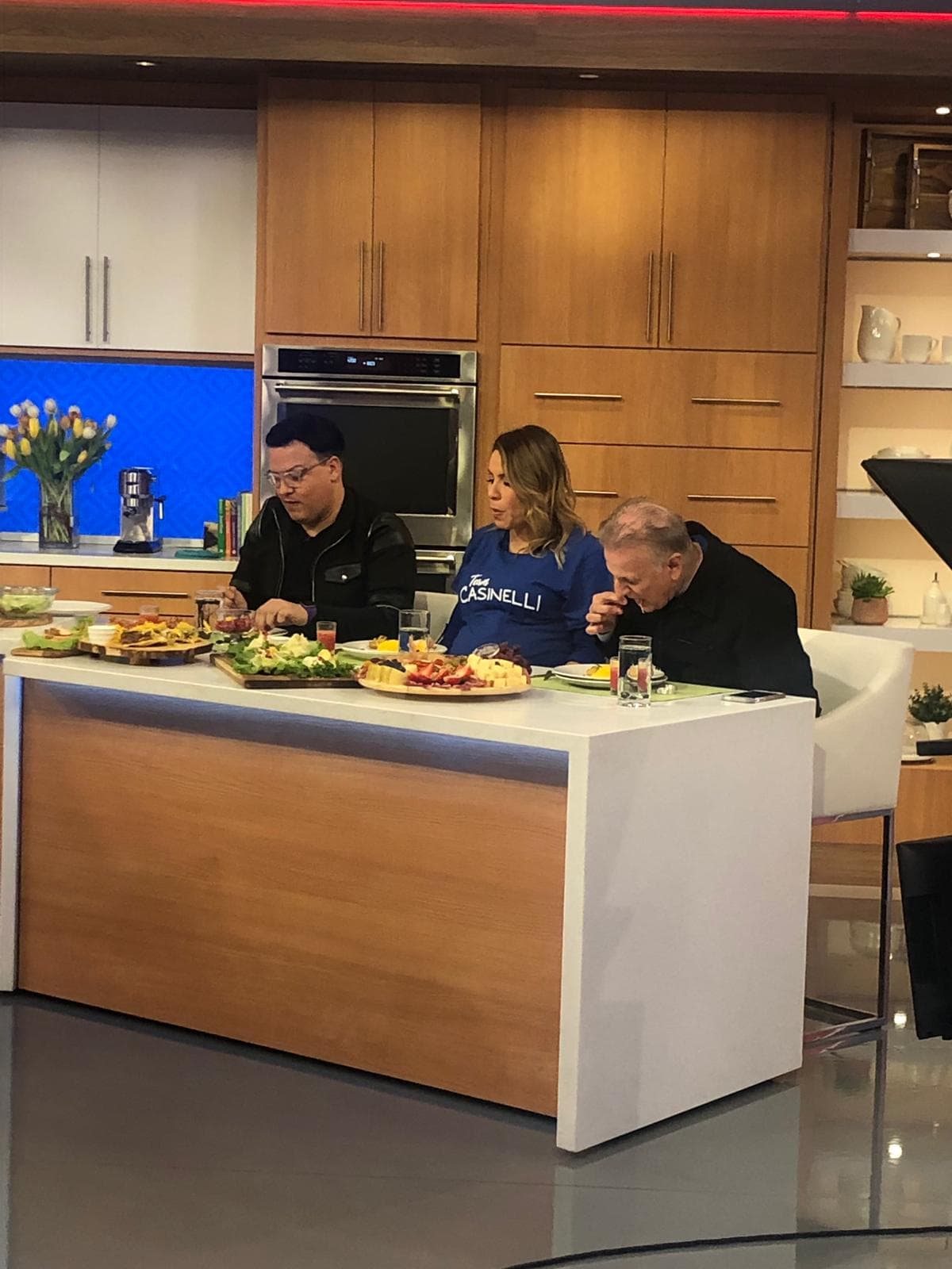 Este viernes, en una nueva edición de Despierta América, el equipo de trabajo de Lindsey Casinelli le organizó un Baby Shower muy especial.