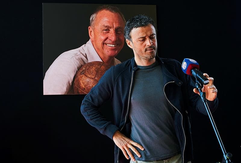 Luis Enrique, técnico del Barcelona, fue uno de los encargados de hablar. "Deja un legado muy importante, un legado que este club continuará, que intentamos seguir copiando y mejorando ese estilo de juego relacionado no sólo con resultados sino con espectáculo de fútbol de ataque",