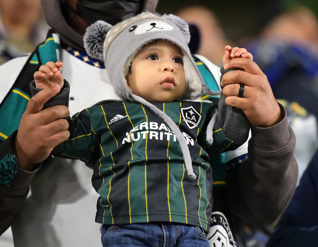 Grandes y pequeños aficionados se dieron cita en el Dignity Health Sports Park para alentar a LA Galaxy.
<br>