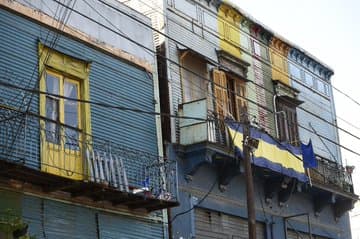 Aficionados y clubes alrededor del mundo celebraron el aniversario del Boca Juniors en su cuarentena.