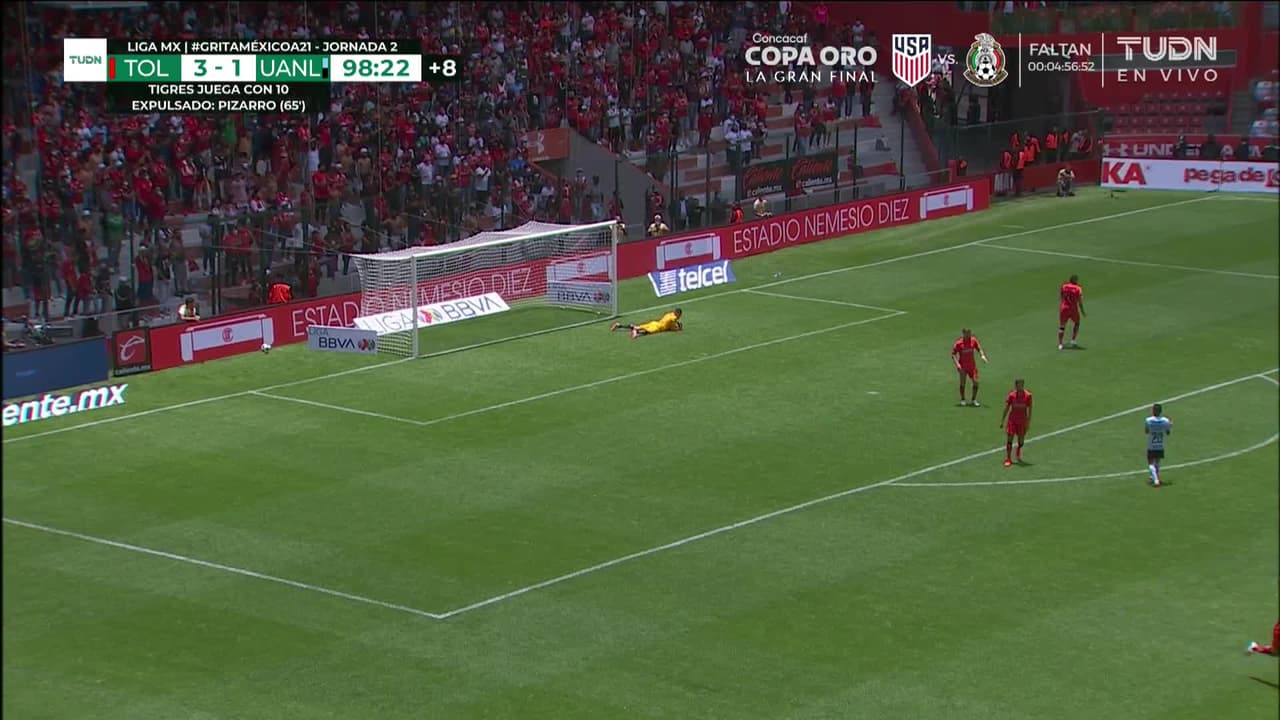 ¡TIRO ATAJADO! disparo por Luis Quiñónes.