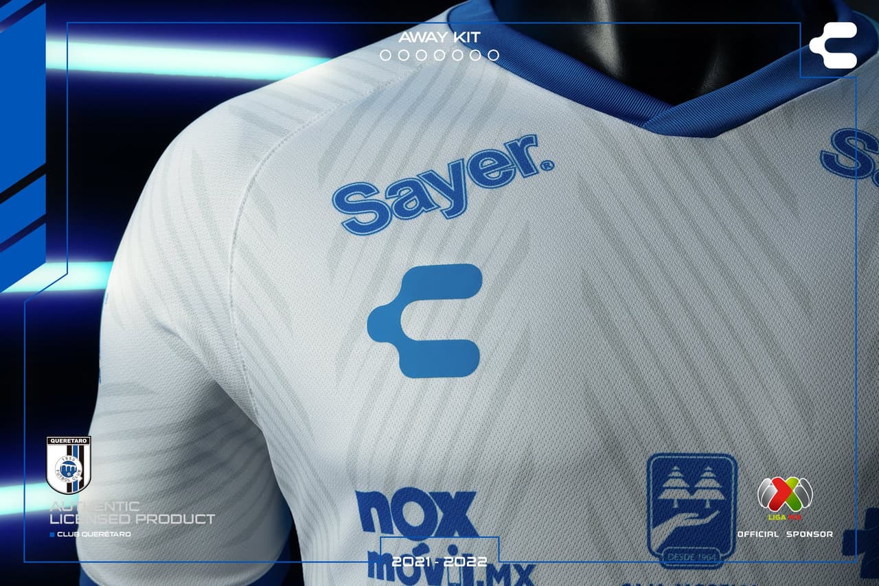 Gallos presentó su tradicional jersey con franjas negras y azules para su equipamiento como locales y un elegante blanco para el jersey de visita.