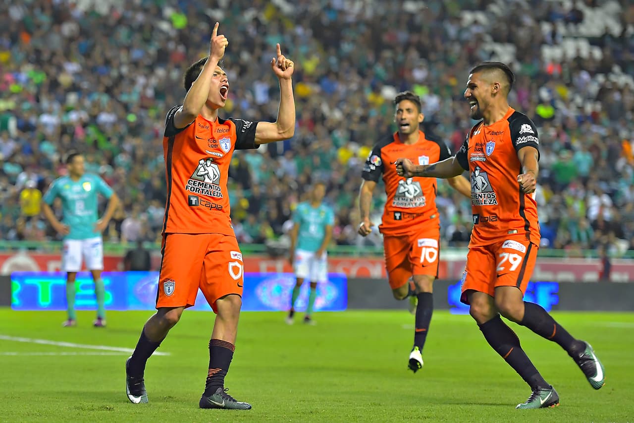 La última vez que un mexicano hizo un triplete en la jornada 1 fue en el Apertura 2011 cuando Oribe Peralta con Santos le marcó tres goles a Pachuca.