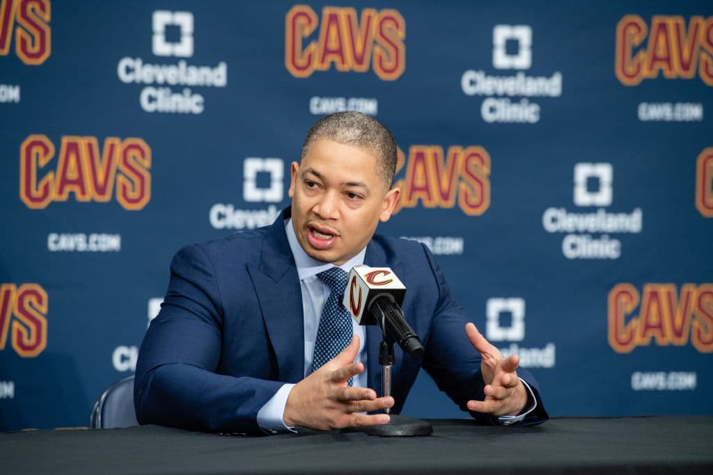 Tyronne Lue sigue como coach pero el reto de un título de la Conferencia del Este, sin LeBron James, esta campaña sinceramente luce muy complicado. Los Playoffs incluso se antojan complicados.