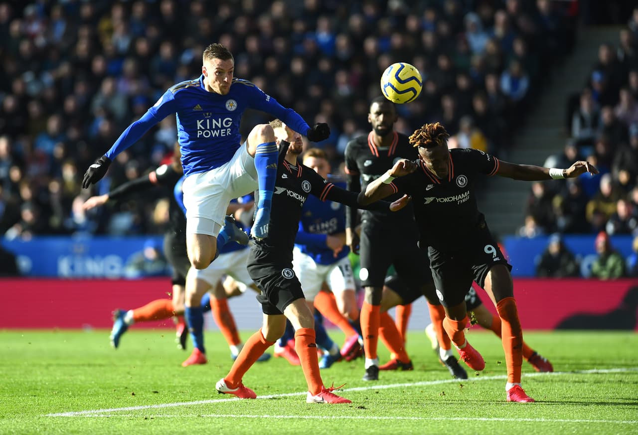 Rüdiger (46’, 71’) abrió y cerró el marcador. Barnes (54’) y Chilwell (64’) marcaron para los locales. Los de Lampard cierran la J25 con 41 unidades y los dirigidos por Brendan Rodgers acumulan 49.