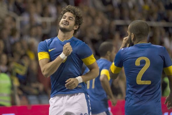 Incluso su vuelta al Brasileirao con el Corinthians le brinda posibilidades de ser parte de los 23 convocados al Mundial. A sus 24 años, este delantero ha sufrido diversas lesiones que disminuyeron su cuota goleadora con el Milan, los nada despreciables 51 tantos en 117 duelos.