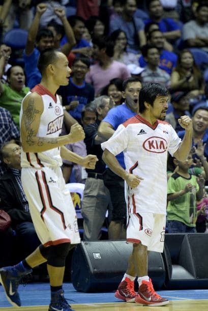 Pacquiao se convirtió en el novato más viejo en debutar con 35 años. Ahora anunció que dejará de jugar basquetbol para dedicarse a entrenar al 100% para su pelea contra Maywetaher del 2 de mayo.