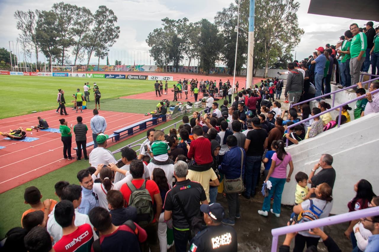 Así mismo, los medios de comunicación pudieron entrar al recinto deportivo para documentar la sesión.