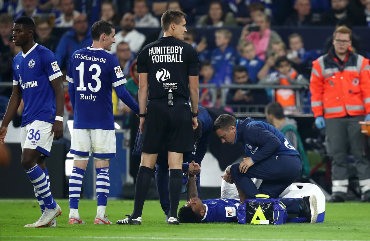 Minutos después, el colombiano volvió a ser protagonista en el partido cuando le cometió una dura falta a Weston McKennie por la banda izquierda del ataque local.