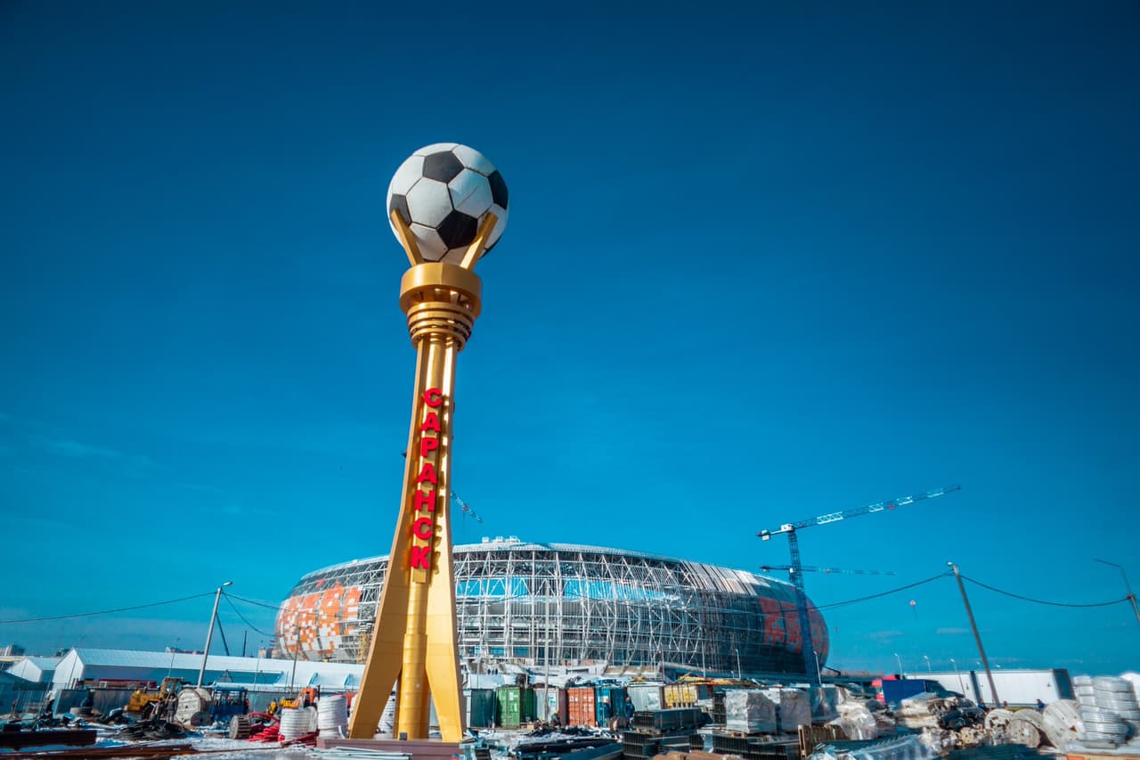A finales de abril el Mordovia Arena (Saransk) tendrá sus primeras pruebas oficiales para la Copa del Mundo. Las obras parecen, como en Samara, comenzaron tarde y están contra el reloj. Tendrá capacidad para 44,442 espectadores.