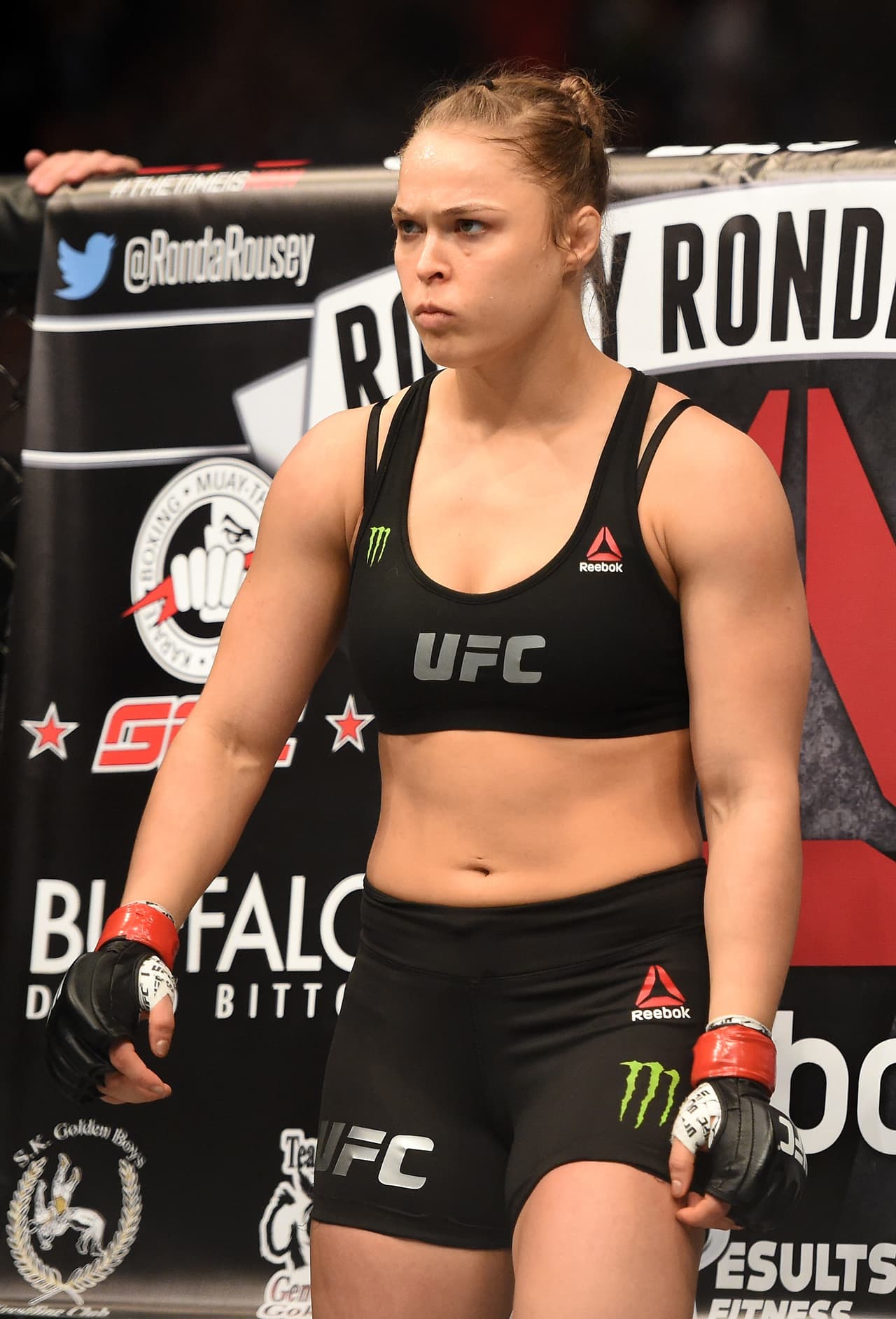 14 segundos bastaron para que Rousey venciera a Cat Zingano en la quinta defensa de su título.