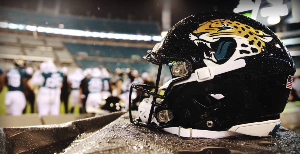 Jaguars tiene 13 casos de COVID-19 y cierra instalaciones