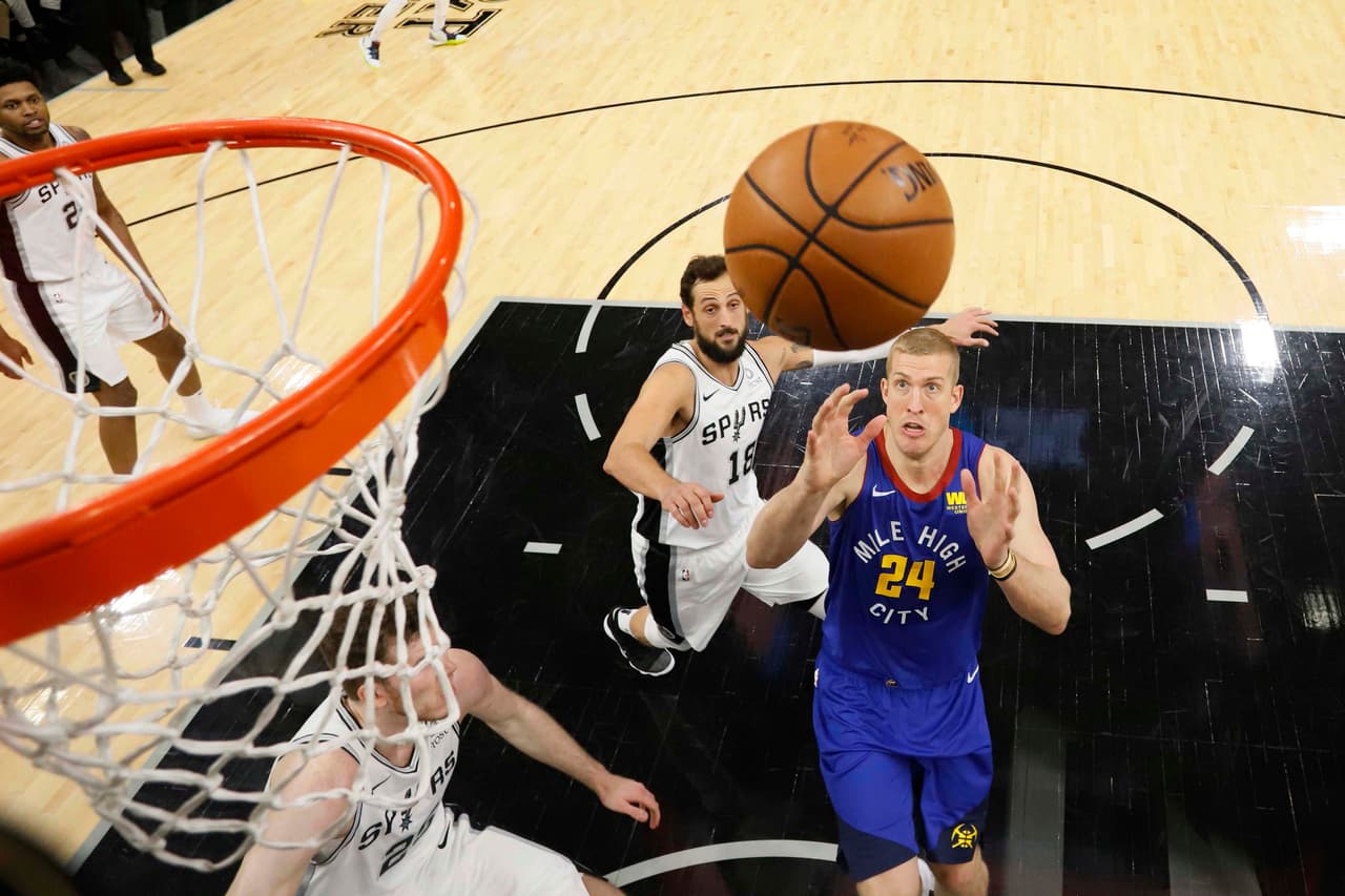 Los San Antonio Spurs forzaron al séptimo y decisivo juego de la serie de primera ronda de Playoffs ante los Denver Nuggets. Les compartimos las mejores imágenes.