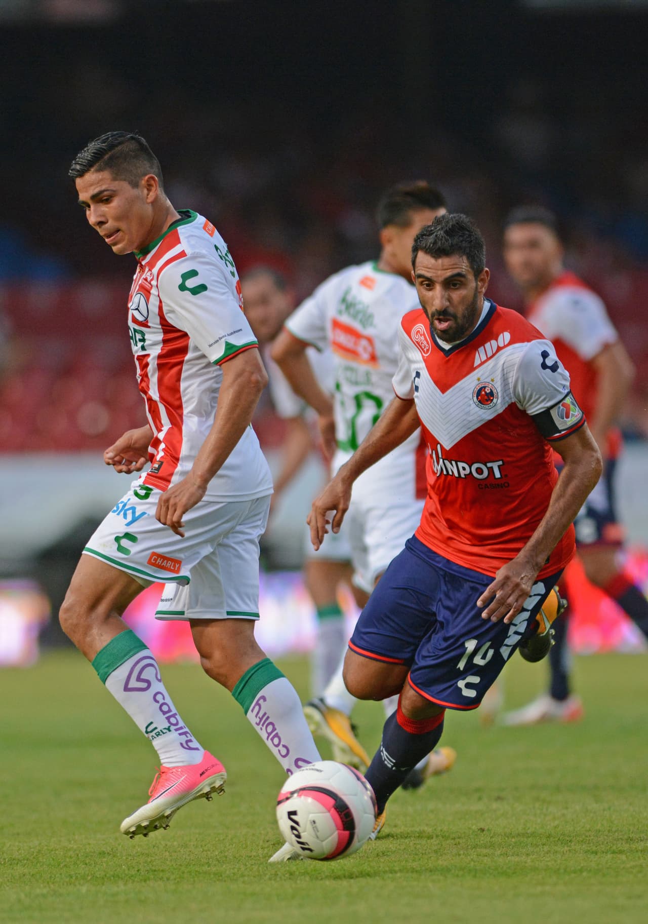 Los primeros minutos del partido los dominó el Veracruz. Al minuto 7 tuvieron la más clara del encuentro para ellos, pero la defensa del Necaxa logró salvar en la raya.