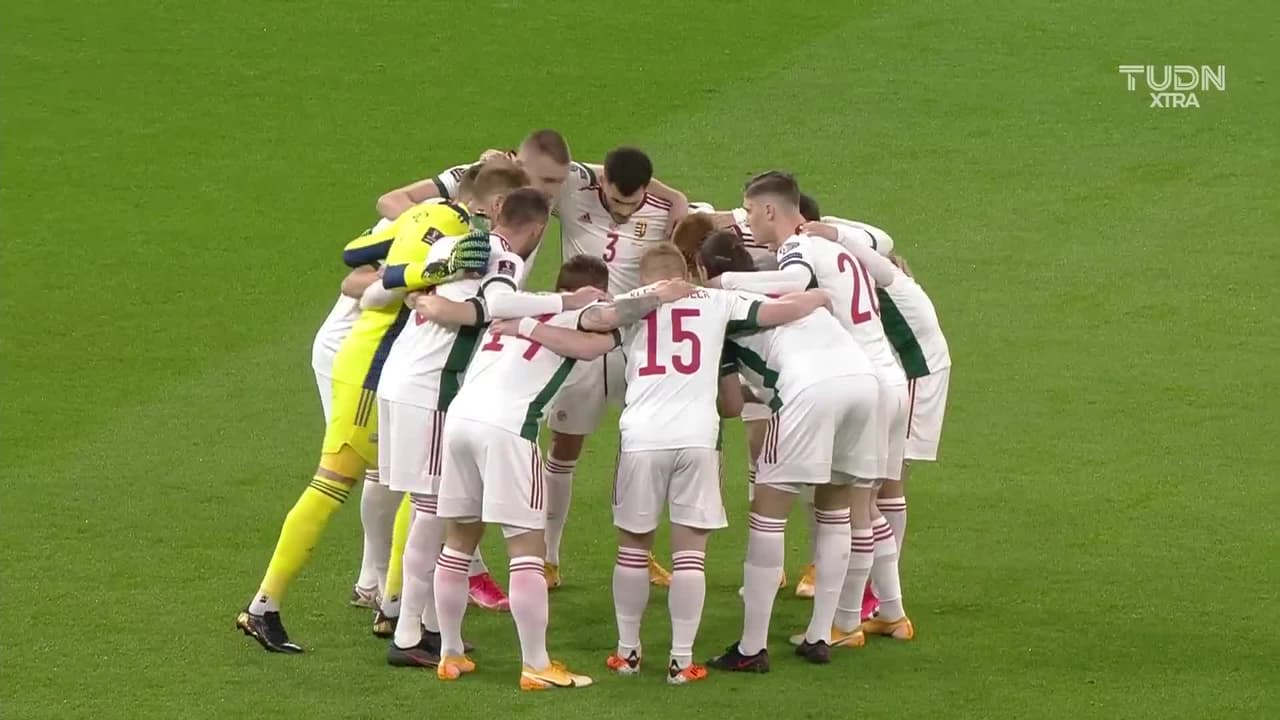 Arranca el partido y la pelota está en juego.