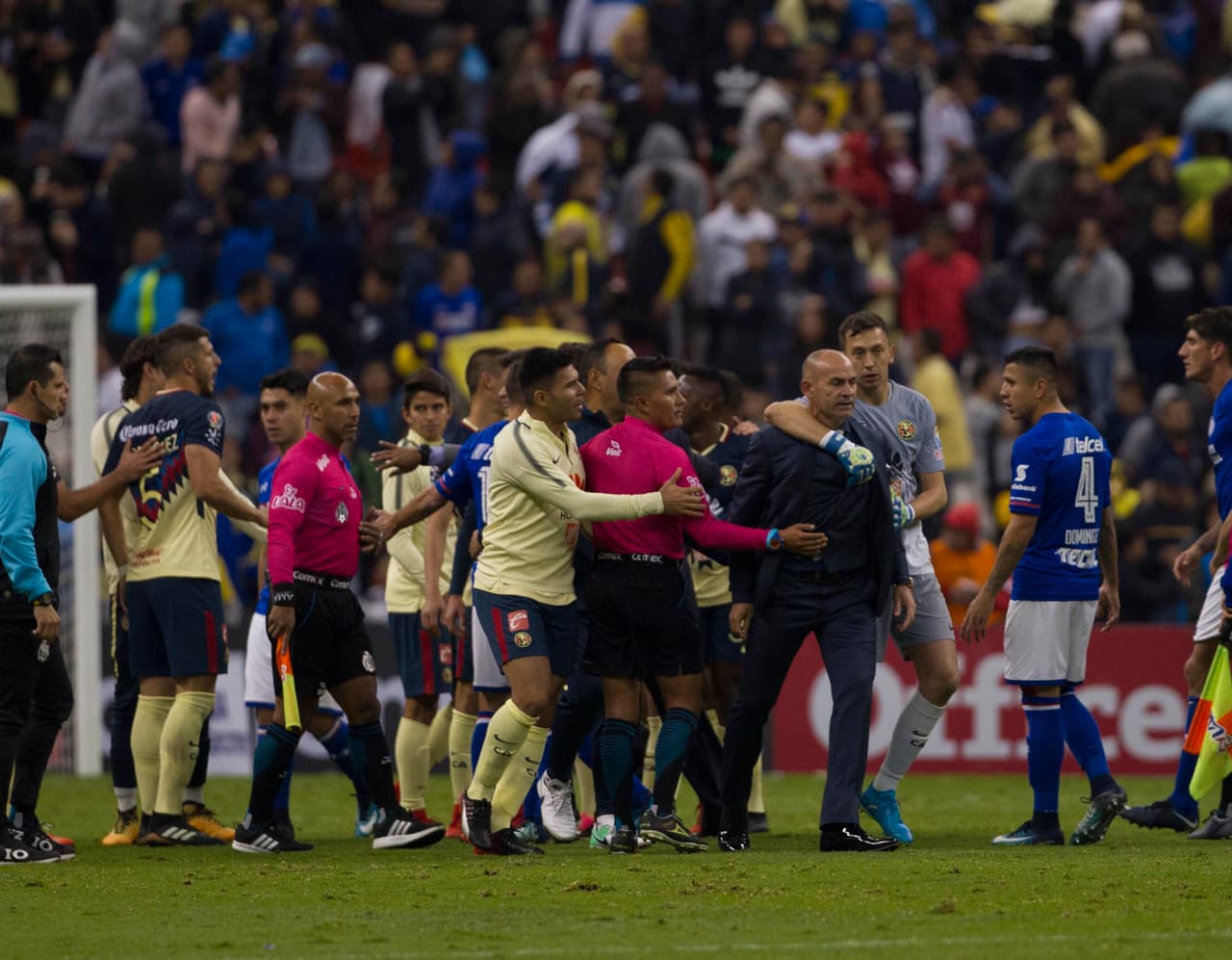 'La Máquina' le estalló en las manos a Jémez, que tras el descalabro con las 'Águilas' fue despedido de su cargo. Sin Liga y sin Copa, en la que también salió contra los de Coapa en octavos de final.