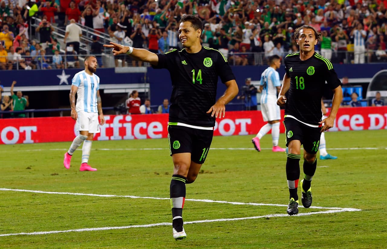 El cuadro azteca dirigido por el Tuca Ferretti como interino salió a jugarle al tú por tú a la Argentina y rápido se puso adelante en el marcador con un buen gol de Javier ‘Chicharito’ Hernández a los 19 minutos.
