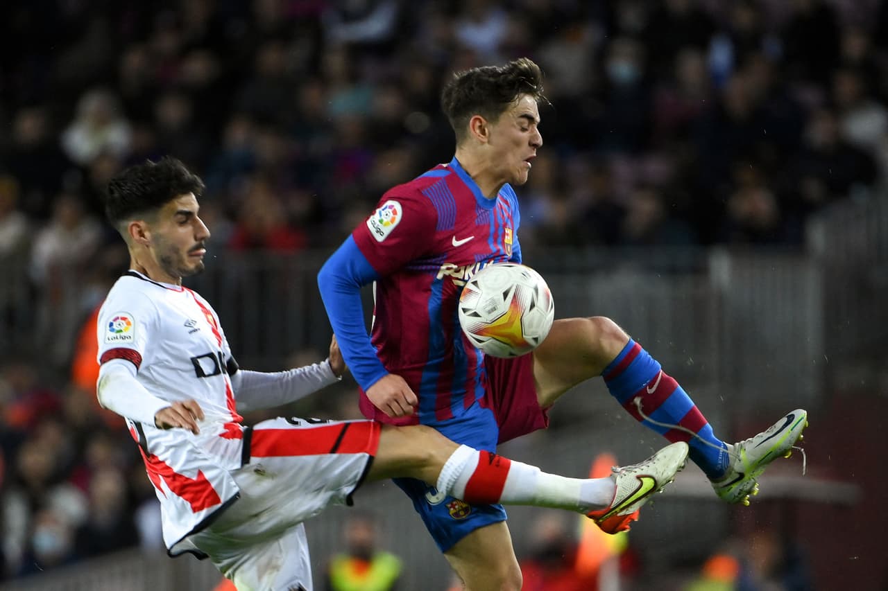 Un gol de Álvaro García al inicio del partido fue suficiente para el triunfo del Rayo Vallecano en Camp Nou ante el Barcelona que encamina el alirón del Real Madrid en LaLiga de España.