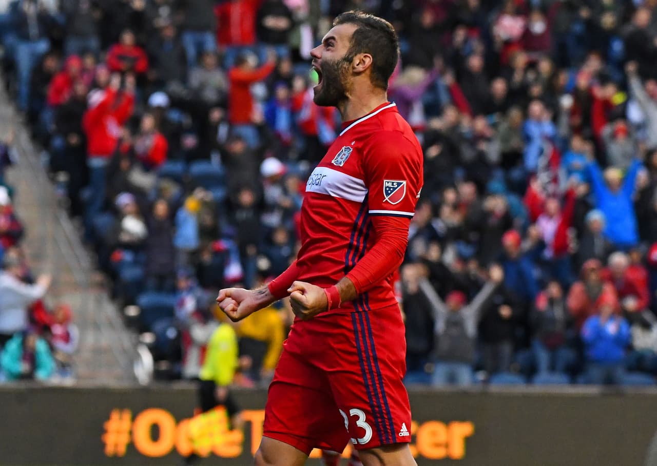 ¿Qué se puede decir de Nemanka Nikolic que no se haya comentado ya? El húngaro de Chicago Fire marcó un triplete ante Philadelphia Union, suma 24 goles este año, y es el máximo candidato a quedarse con el Botín de Oro. (USA Today Images)