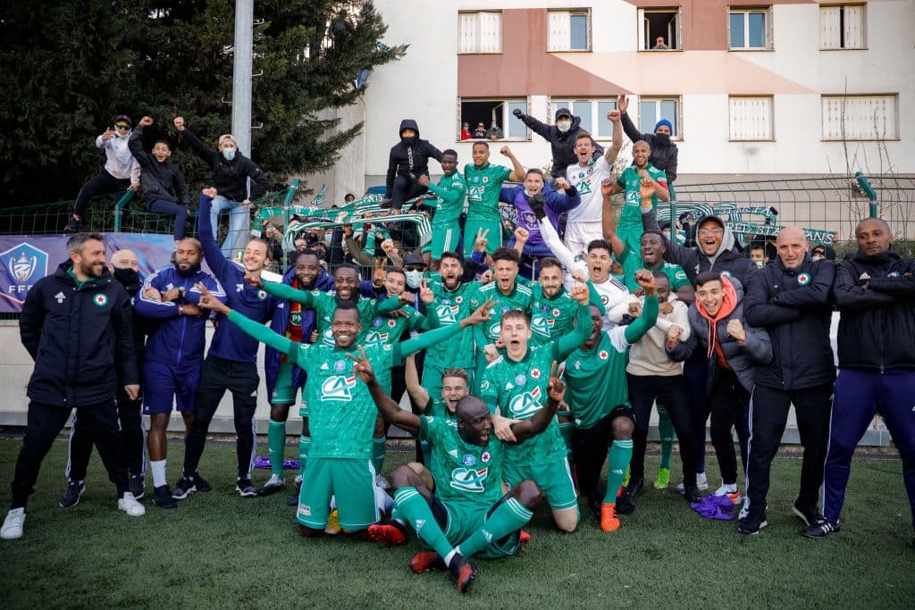 Red Star superó 3-2 al Lens.