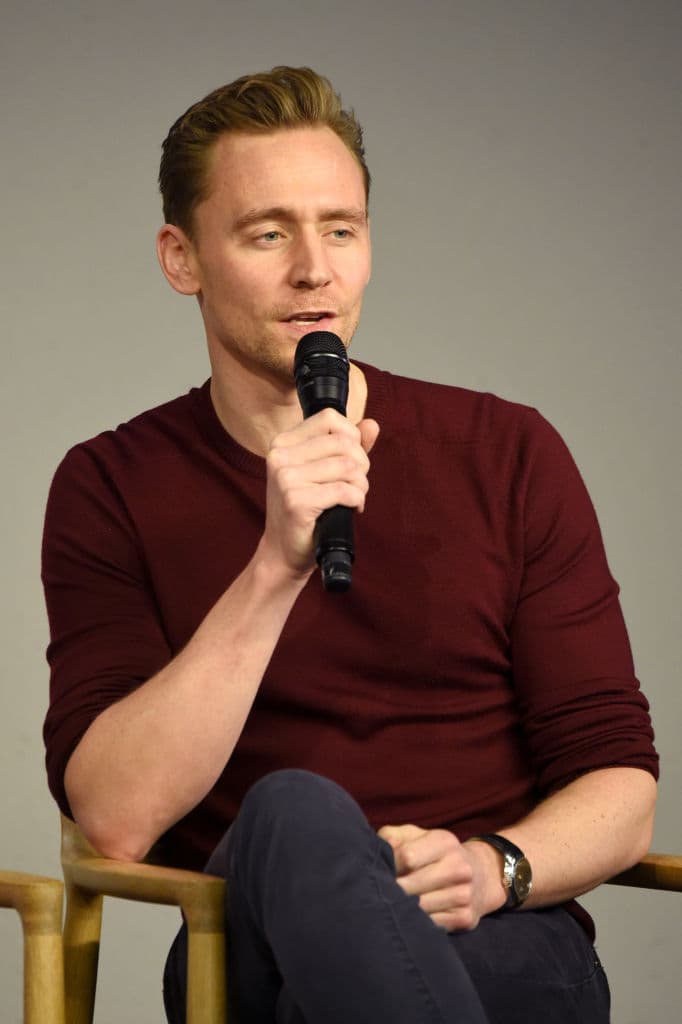 Tras enviudar, Cora no piensa las cosas dos veces y decide abandonar Londres para mudarse a una comunidad rural de Essex.
<br>