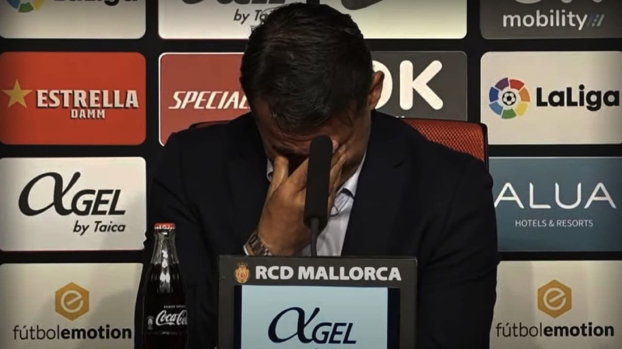 ExDT del Mallorca rompe en llanto al ser relevado por Javier Aguirre