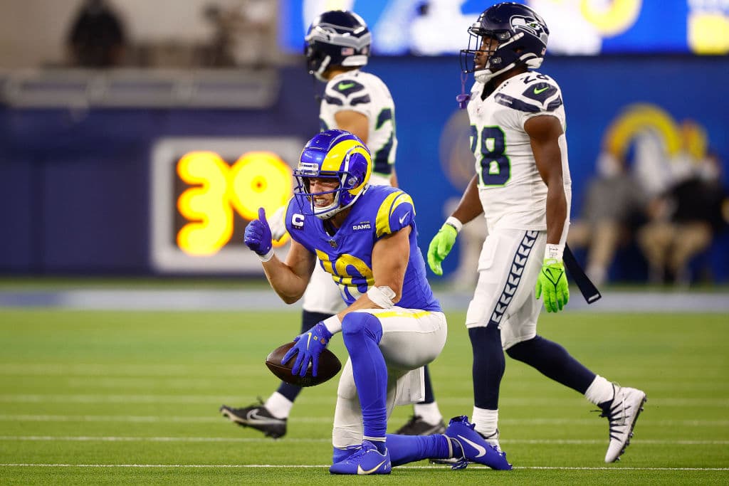Los Angeles Rams dominan a los Seahawks en casa y les pegan 10-20, mientas Philadelphia continúa por la pelea en los Wildcards y vencen a Washington 17-27.