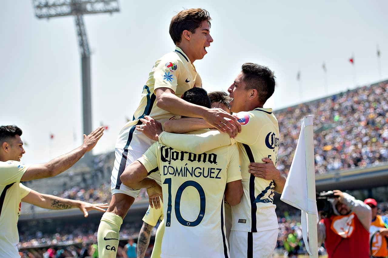 Action photo during the match Pumas UNAM vs America, Corresponding 11st round of tournament Clausura 2017 of the League BBVA Bancomer MX, at Olympic Universitary Stadium. Foto de accion durante el partido Pumas UNAM vs America, Correspondiente a la Jornada 11 del Torneo Clausura 2017 de la Liga BBVA Bancomer MX, en el Estadio Olimpico Universitario, en la foto: Oribe Peralta de America celebra su gol con Edson Alvarez y Diego Lainez 19/03/2017/MEXSPORT/Osvaldo Aguilar.