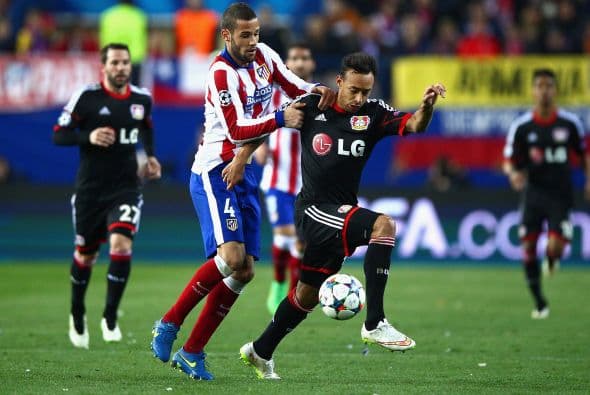 En tanto el Atlético de Madrid luchó poniendo garra y corazón en sus llegadasapostando por el juego aéreo.