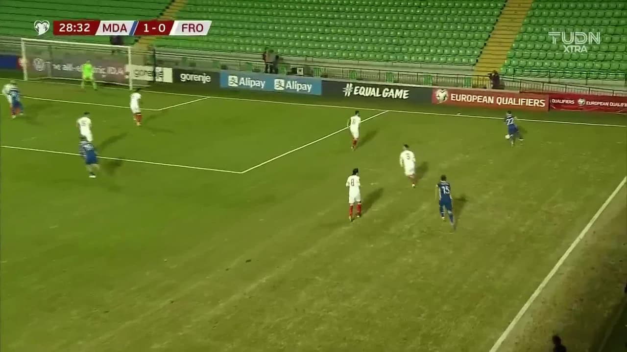 ¡TIRO ATAJADO! disparo por Oleg Reabciuk.