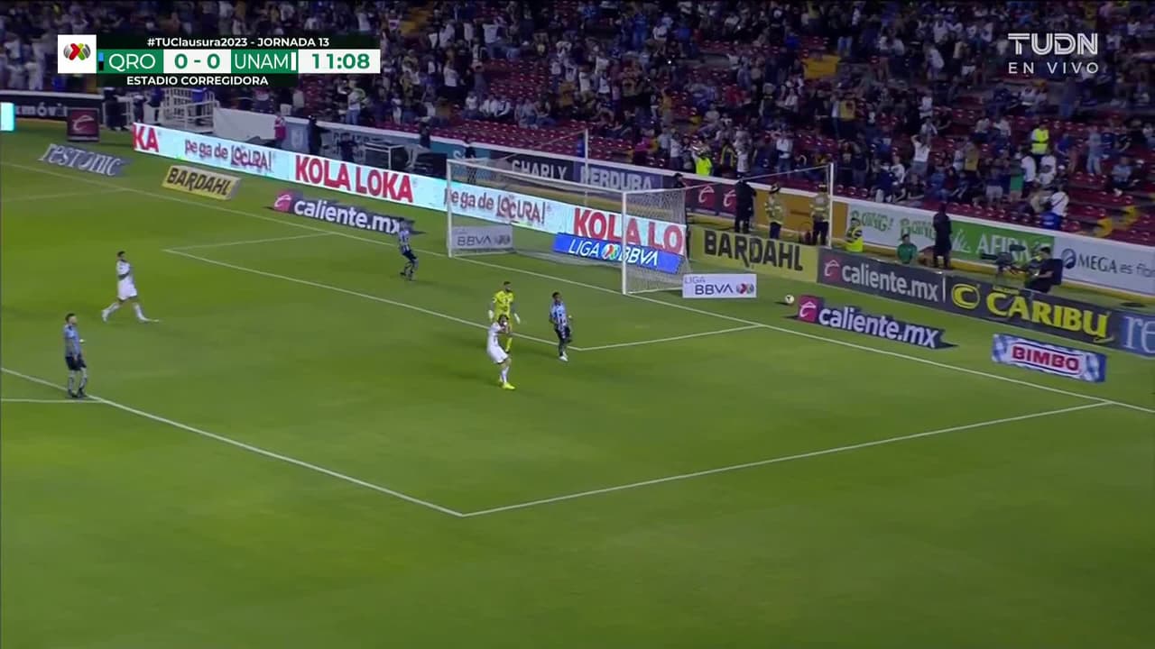 ¡CERCA! Jorge Ruvalcaba disparó que se estrella en el poste.