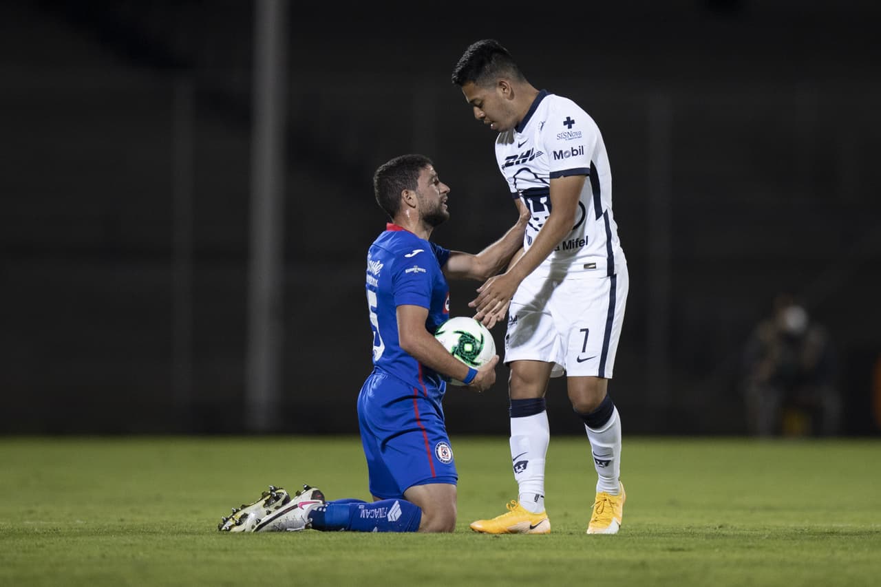 Con goles de Juan Dinneno al 4 y 37, Carlos González al 41 y Juan Pablo vigón al 89, Pumas gana 4-0 a Cruz Azu y consiguen la mayor remontada en la historia del futbol mexicano.