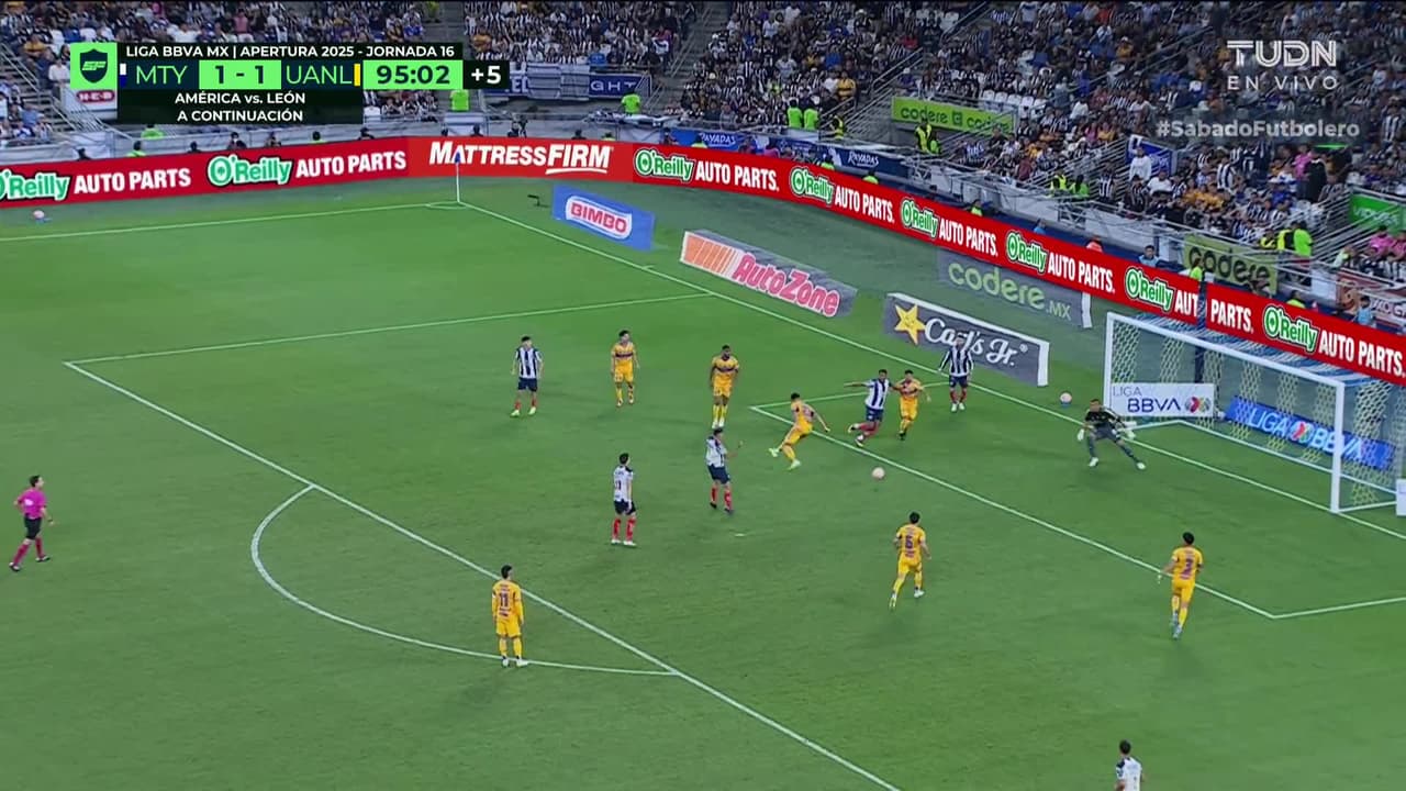 ¡TIRO ATAJADO! disparo por Anthony Martial.