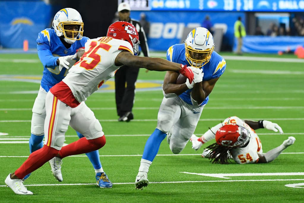 Los Angeles Chargers no saben aprovechar la localía y caen 34-28 frente a los Kansas City Chiefs.