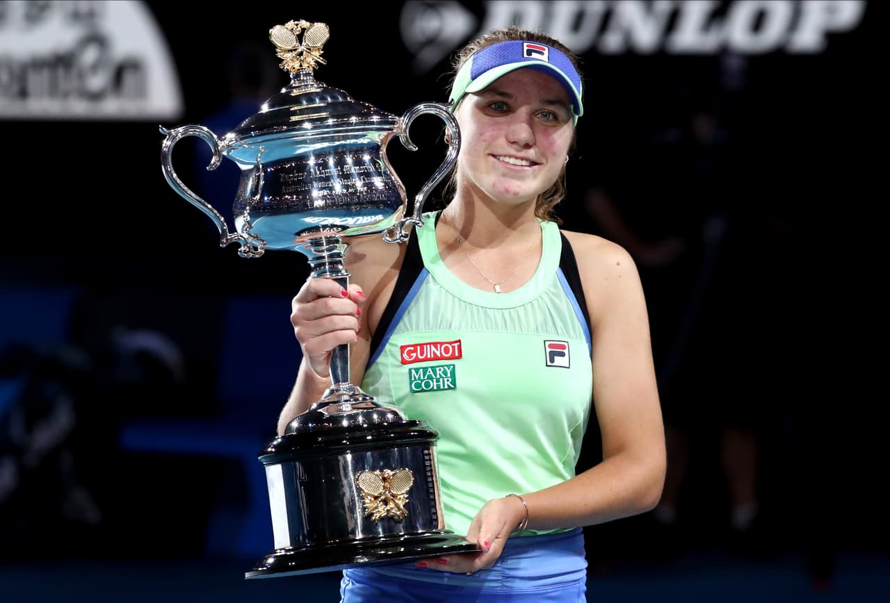 “Oficialmente, mi sueño se ha hecho realidad. Los sueños se hacen realidad. Así que, si tienen un sueño, vayan a por él y se hará realidad”, expresó la campeona más joven en Melbourne Park desde 2008.